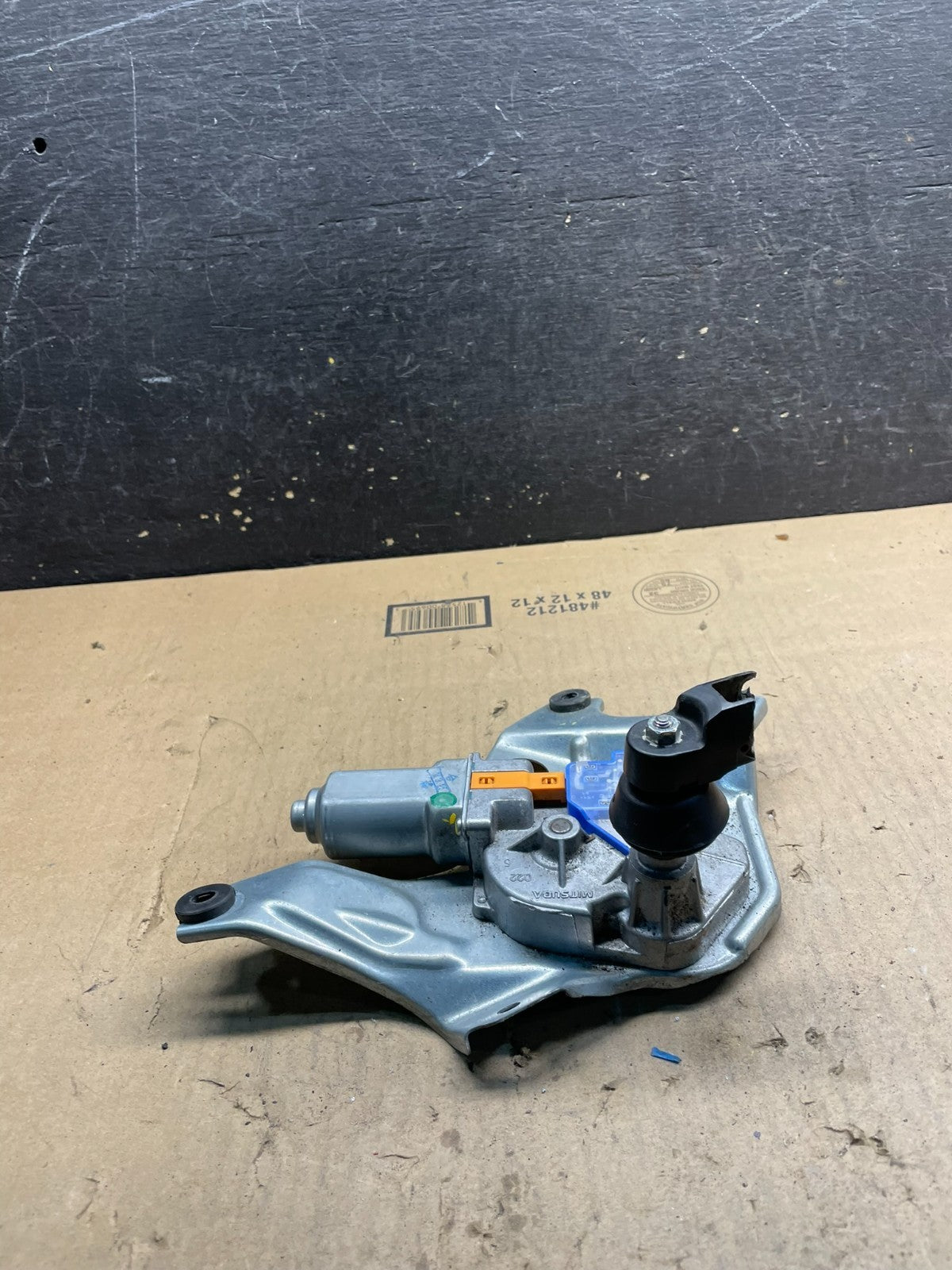 2010 to 2014 Subaru Legacy Outback Rear Windshield Wiper Motor w4211 DG3