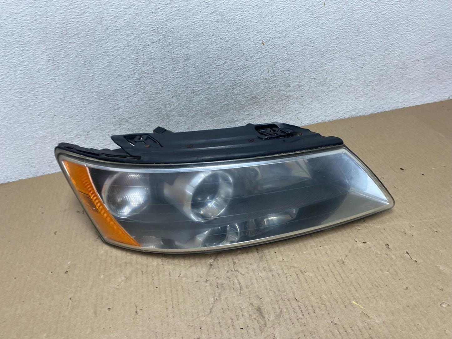 2006-2008 Hyundai Sonata Right Passenger Rh Side Headlight Halogen AG5933 DW0