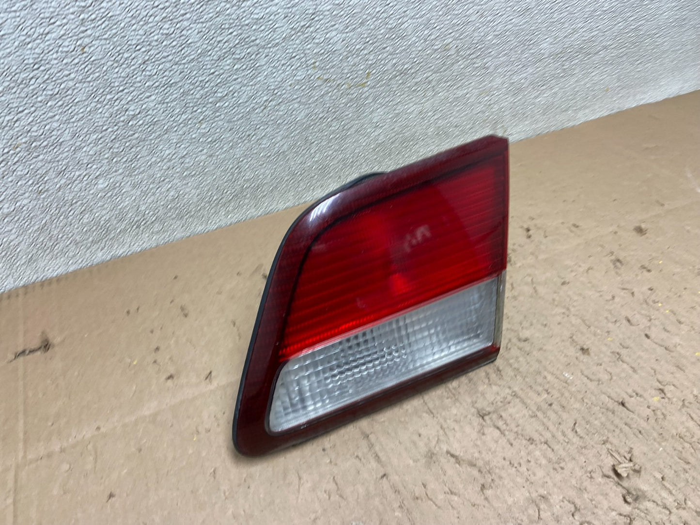 1997 1998 1999 Nissan Maxima Right Passenger RH Inner Tail Light Oem Y3184 DW2