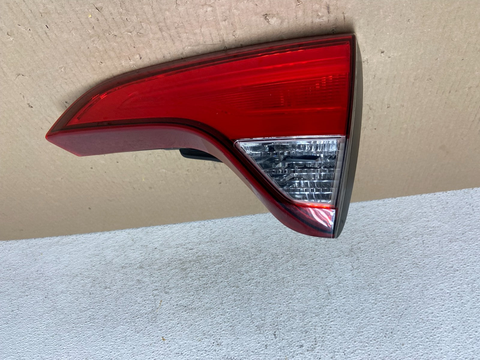 2014 - 2015 Kia Sorento Right Passenger Side Inner Tail Light AE9711 LK0