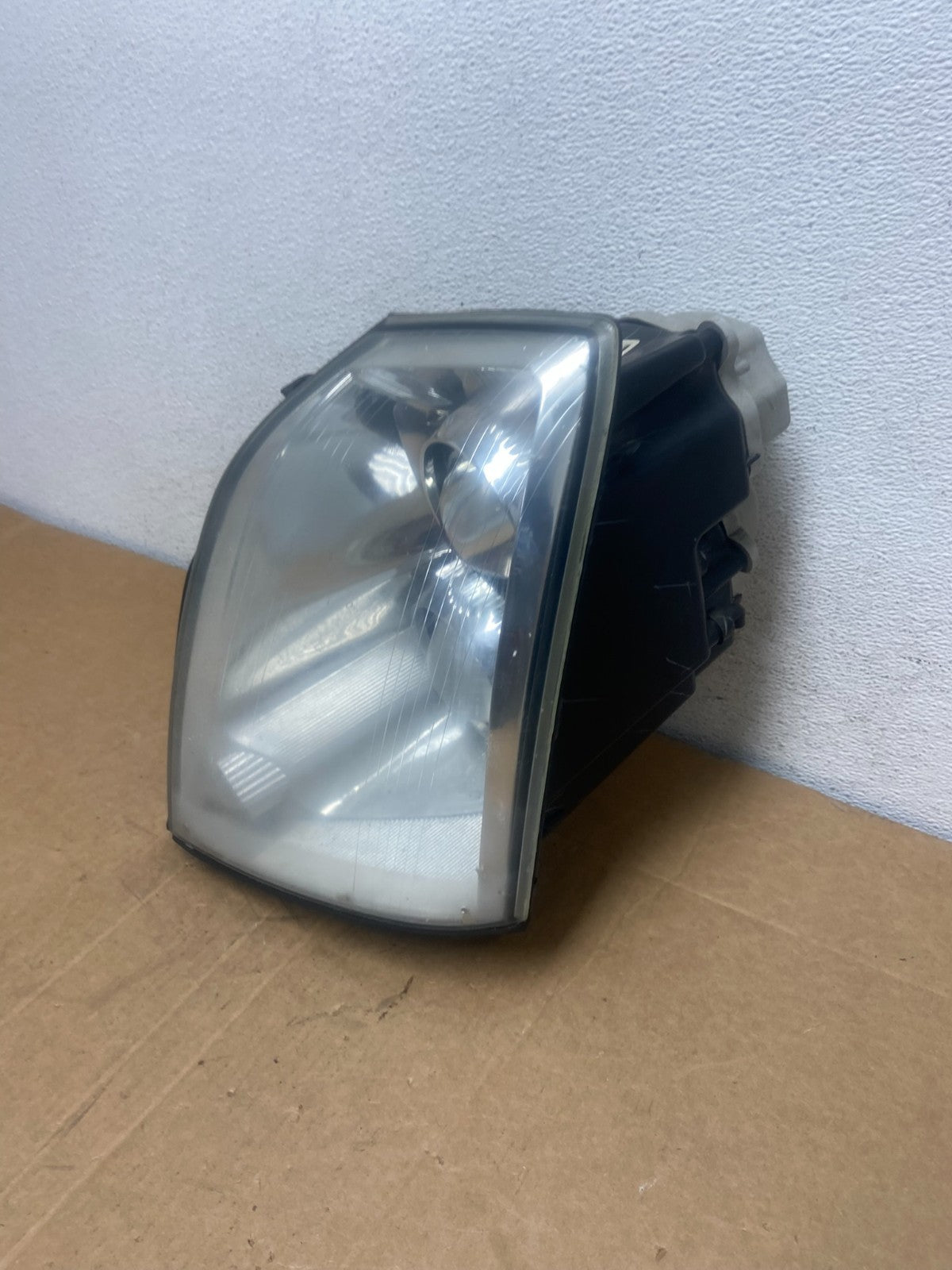 2005 to 2011 Cadillac STS Left Driver LH Side Xenon Headlight AD6039 DW1