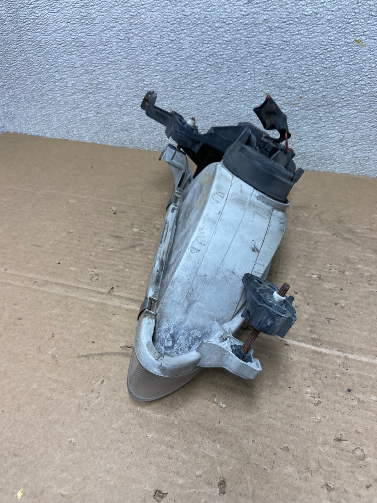 1998 to 2000 Toyota Corolla Front Left Driver Halogen Headlight AB4698 DW4