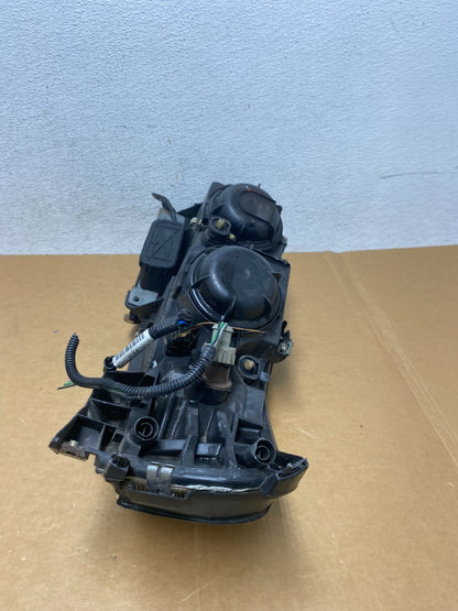 2001 2002 2003 2004 Volvo V70 XC70 Right Passenger Rh Headlight AD8900 DW7