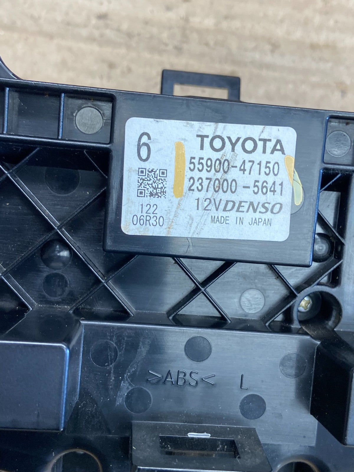 2014 Toyota Prius V Climate Heater A/C AC Control Panel AH3827 DG7