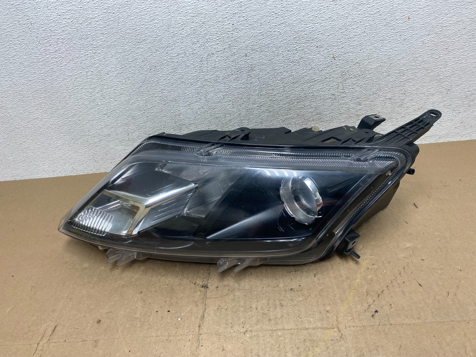 2010 2011 2012 Ford Fusion Left Driver LH Side Headlight Halogen AE6896 DW0