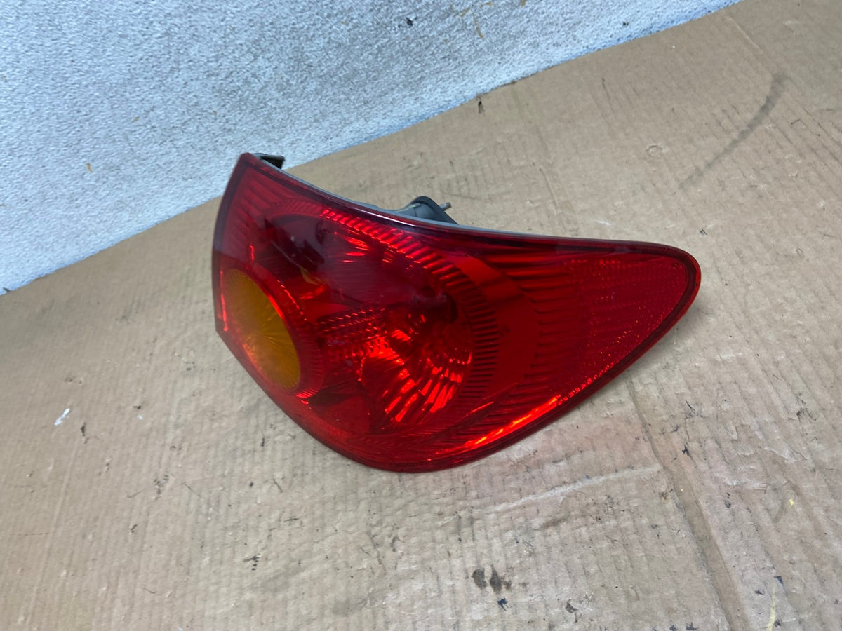 2003 to 2005 Toyota Corolla Right Passenger RH Side Tail Light AI8127 LK1