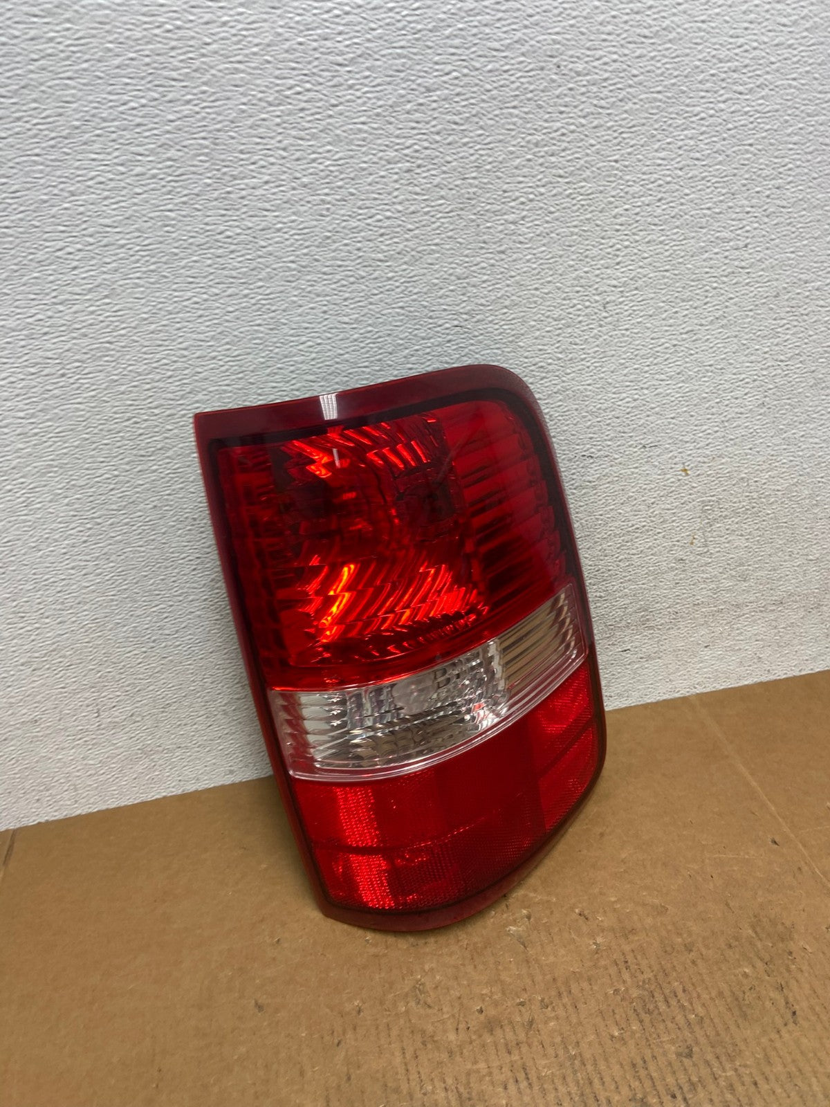 2004 to 2008 Ford F150 F-150 Right Passenger RH Side Tail Light AE0479 LK2
