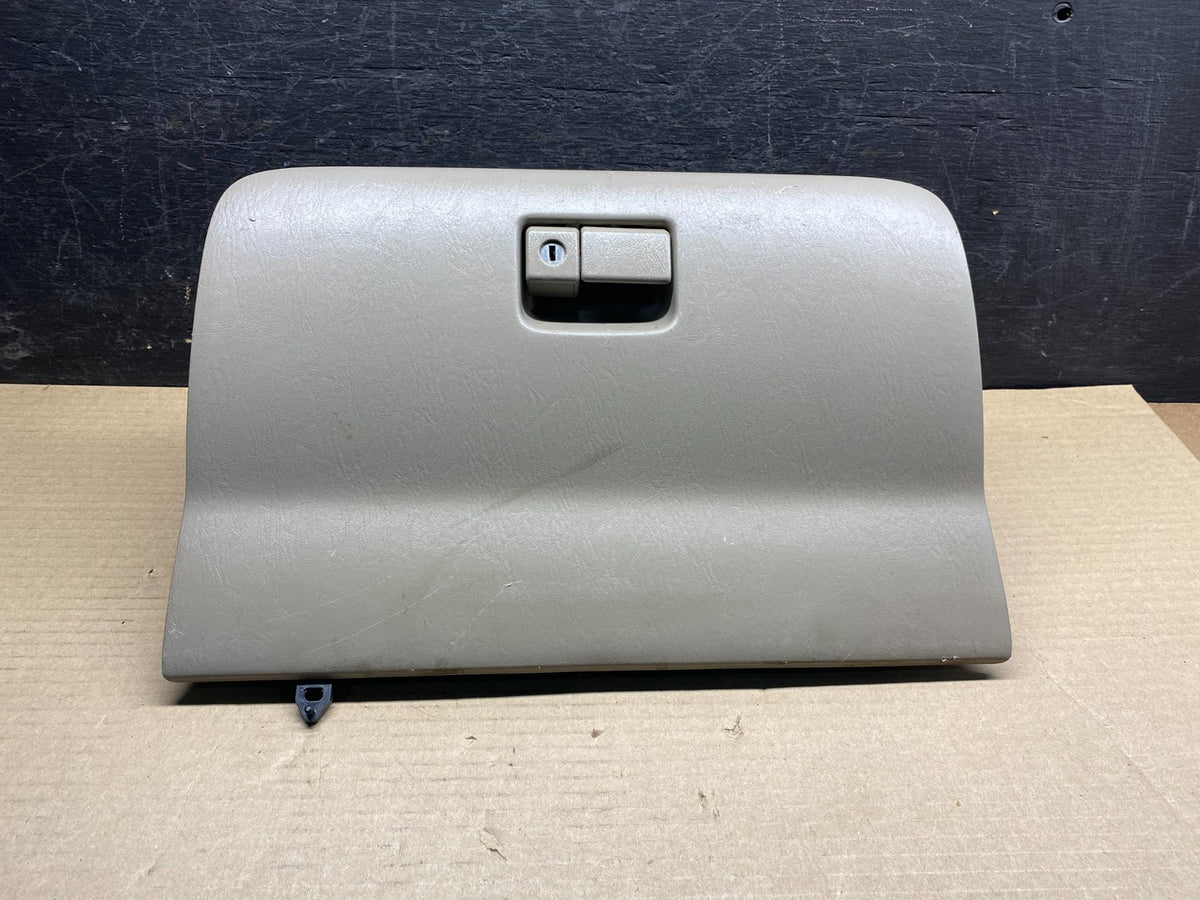 2001-2005 Toyota RAV4 Front Right Passenger Storage Glove Box AH9680 DW0
