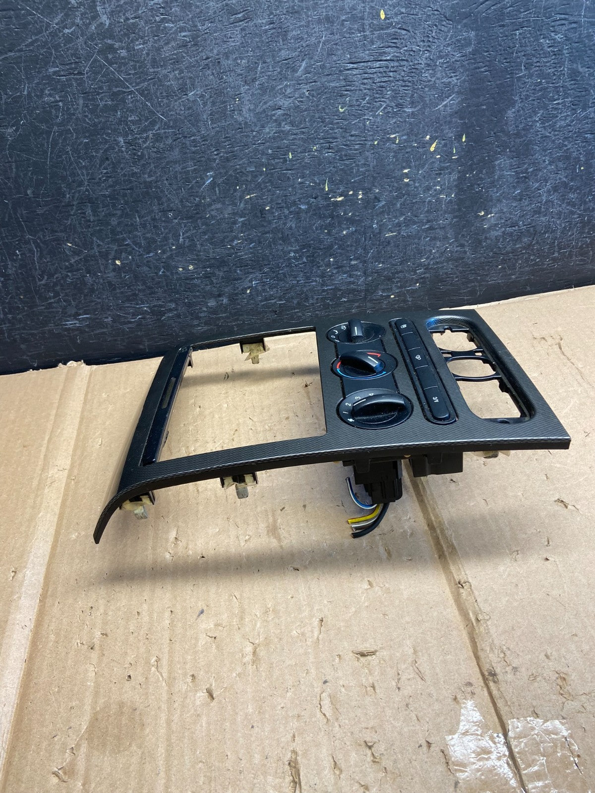 2004 to 2008 Ford F150 Radio Climate Dash Bezel Surround Black AI2780 DG1