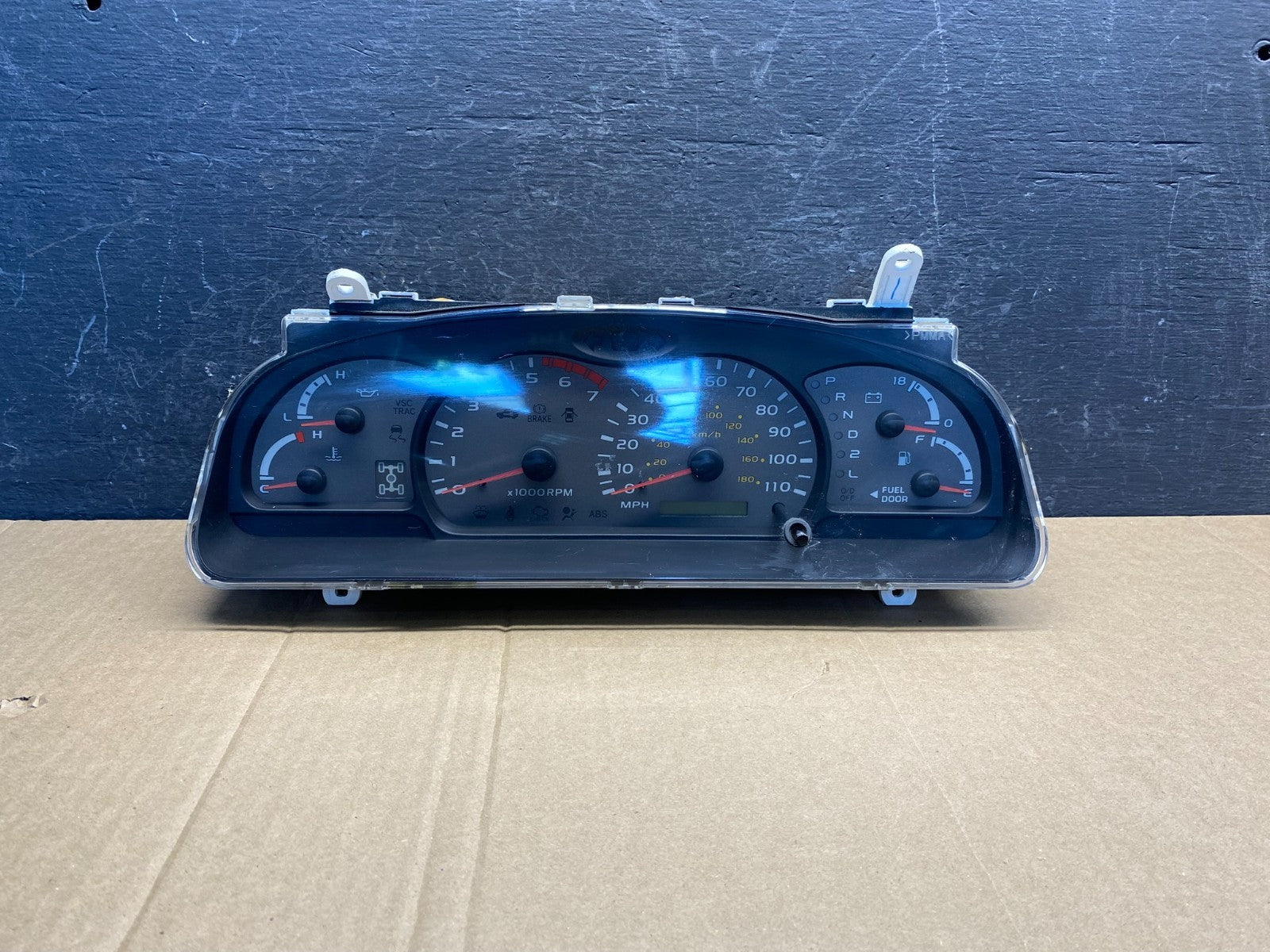 2001 to 2004 Toyota Sequoia Speedometer Insrument Gauge Cluster AG3732 DW0