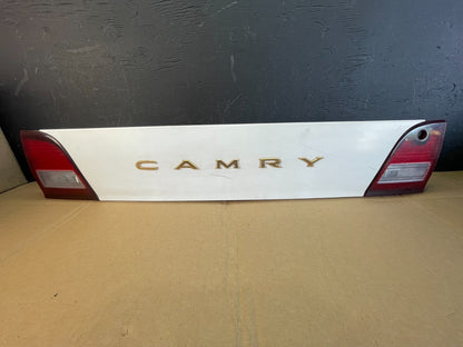 1995 1996 Toyota Camry Center Trunk Rear Tail Light AC5274 DG0