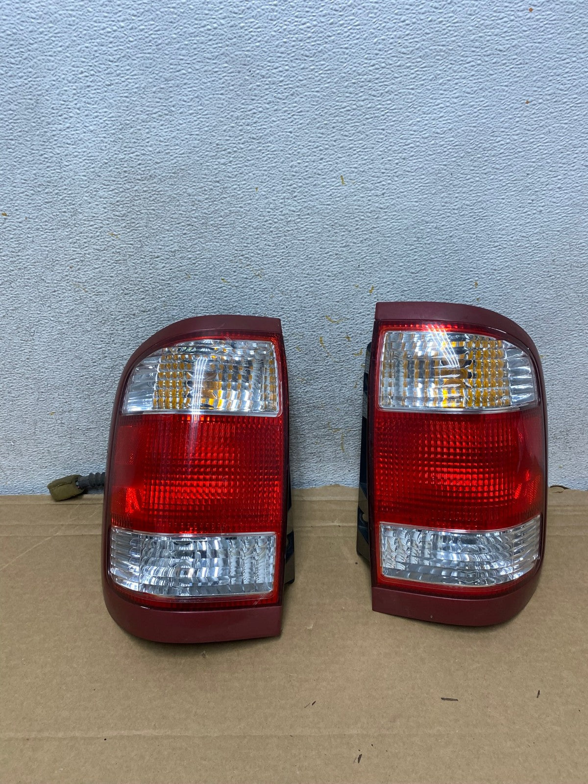 1999 to 2004 Nissan Pathfinder Right + Left Set Side Tail lights AH8192 LK0