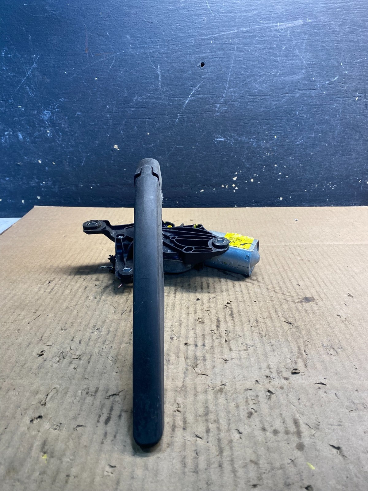 2011 to 2019 Ford Explorer Rear Windshield Wiper Motor OEM z4773 DG1