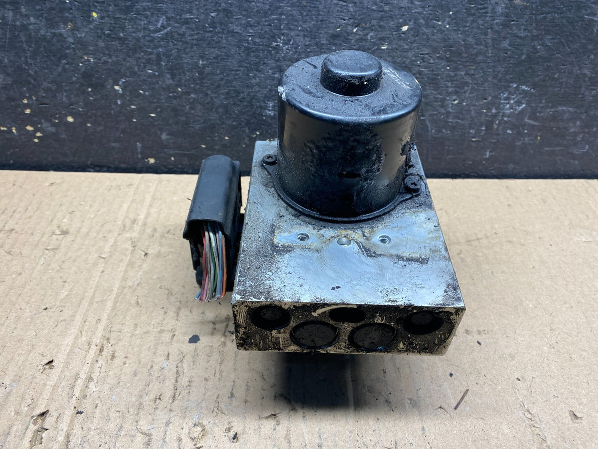1998 to 2000 Mercedes W163 ML320 ML430 ABS Anti Lock Brake Pump Module V2349 DG3