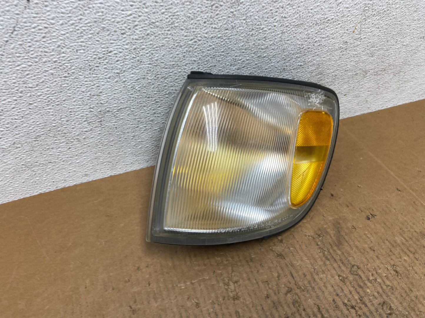 1998 to 2000 Toyota Sienna Left Driver Side Turn Signal Marker Lamp AE2745 LK2
