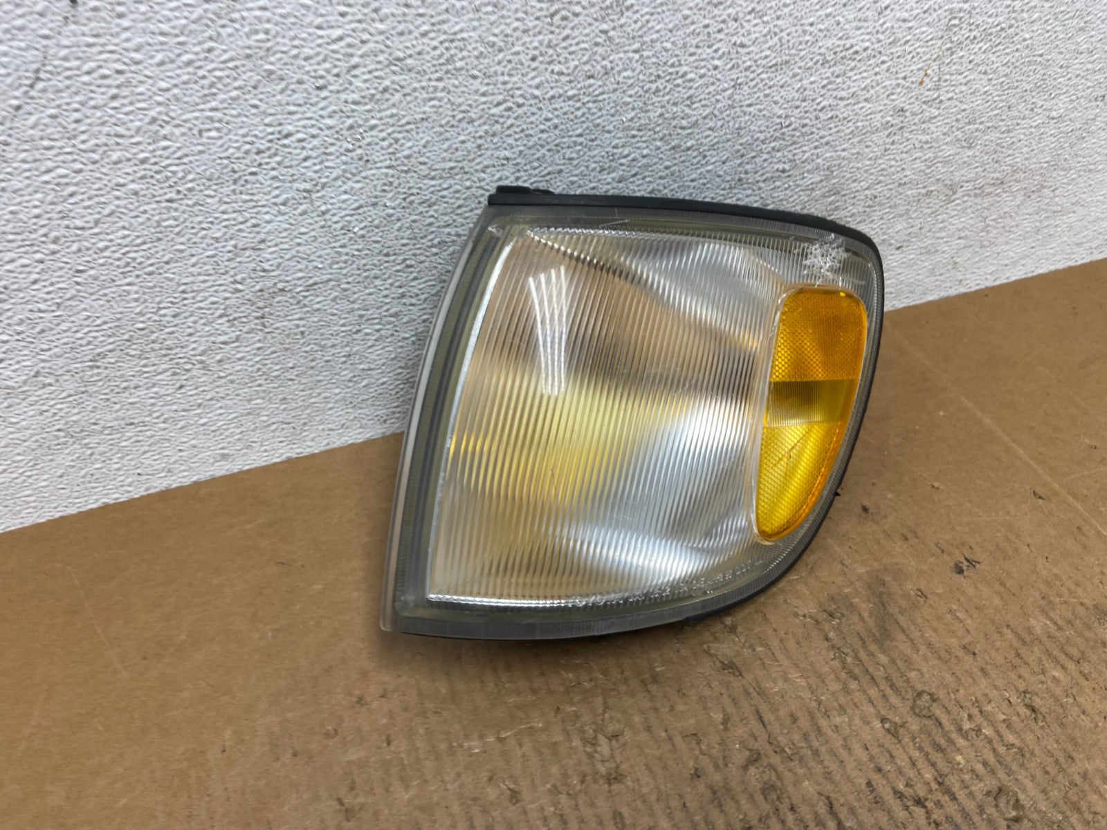 1998 to 2000 Toyota Sienna Left Driver Side Turn Signal Marker Lamp AE2745 LK2