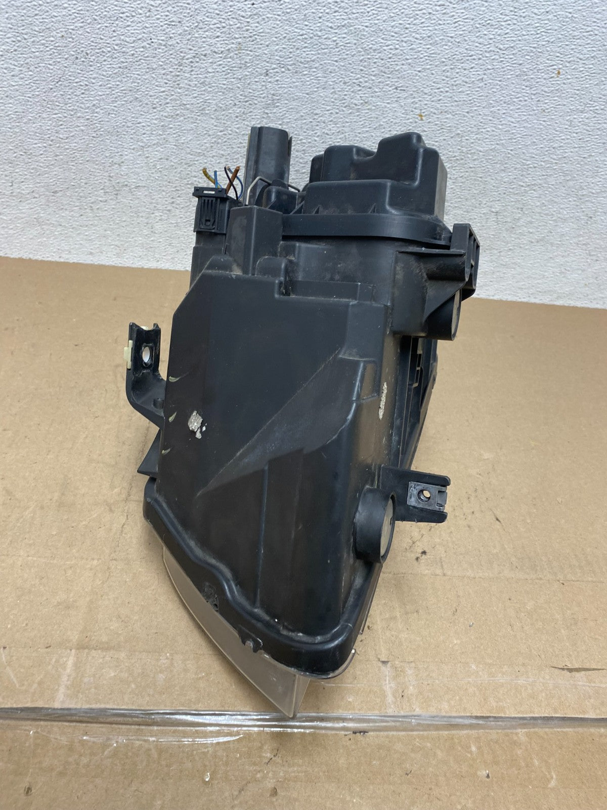 2009-2011 BMW 3 Series 328i 4/D Sedan Headlight Halogen Right Passenger AE67359