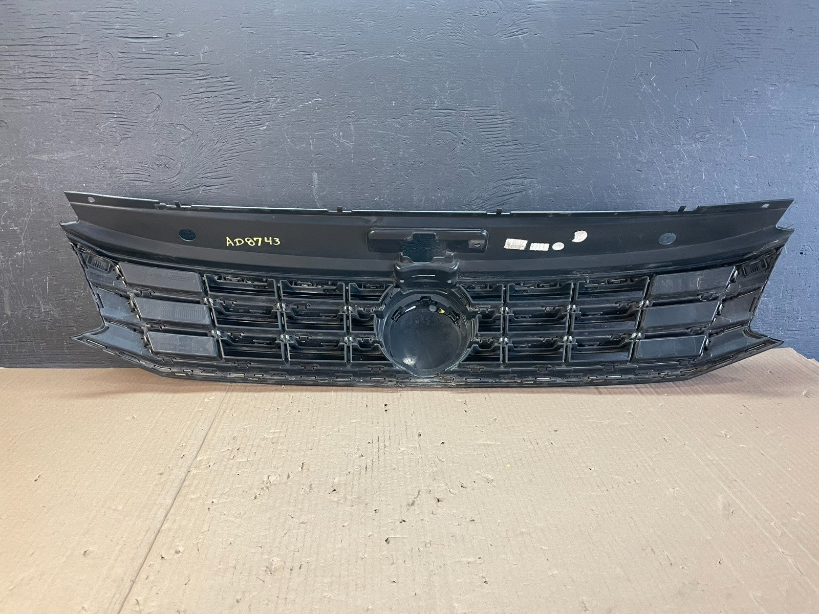 2016 to 2018 Volkswagen Passat Front Upper Grill Grille AD8743 DG3