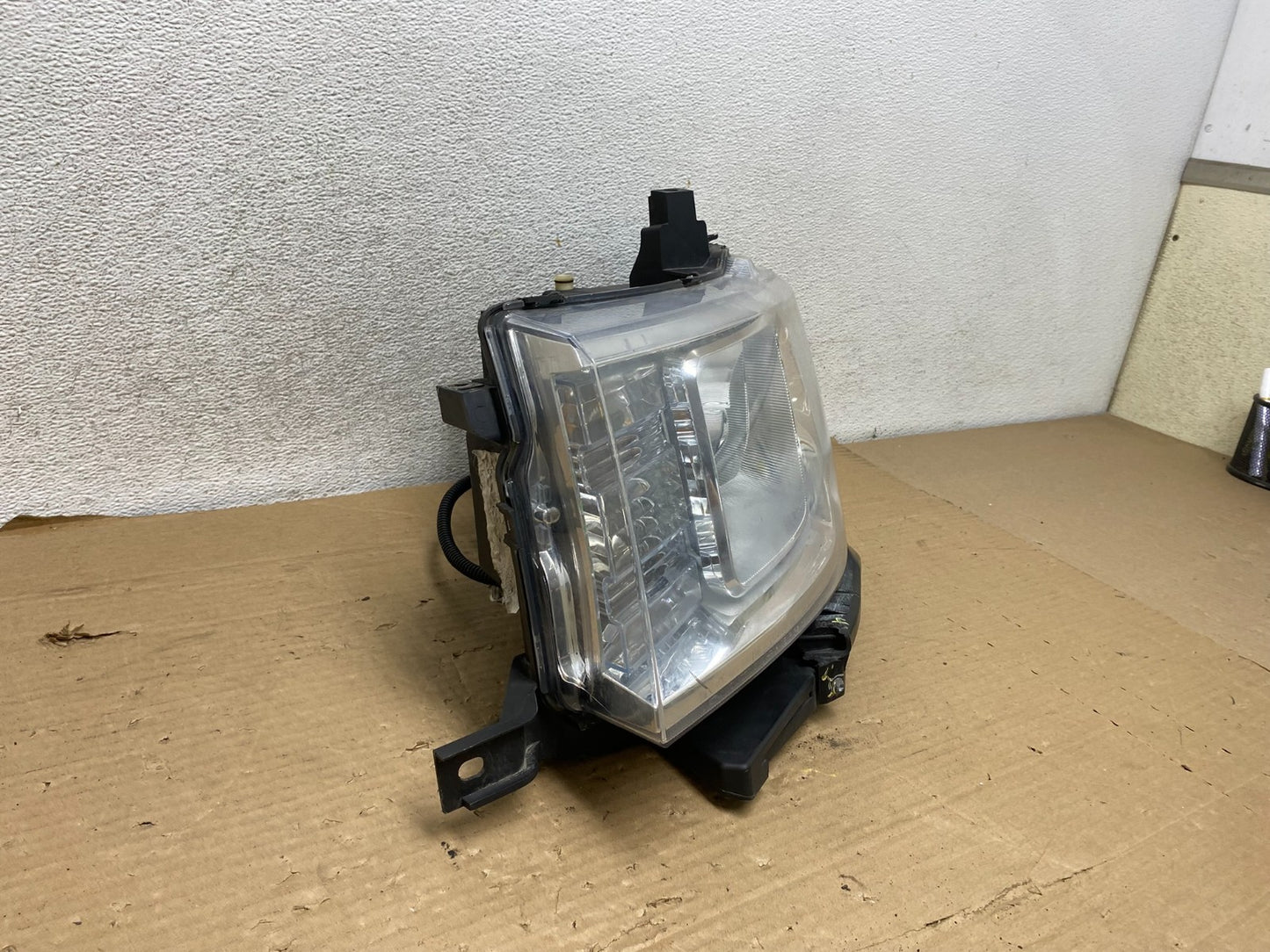 2009 to 2012 Ford Flex Left Driver LH Side Halogen Headlight AG8213 DW1