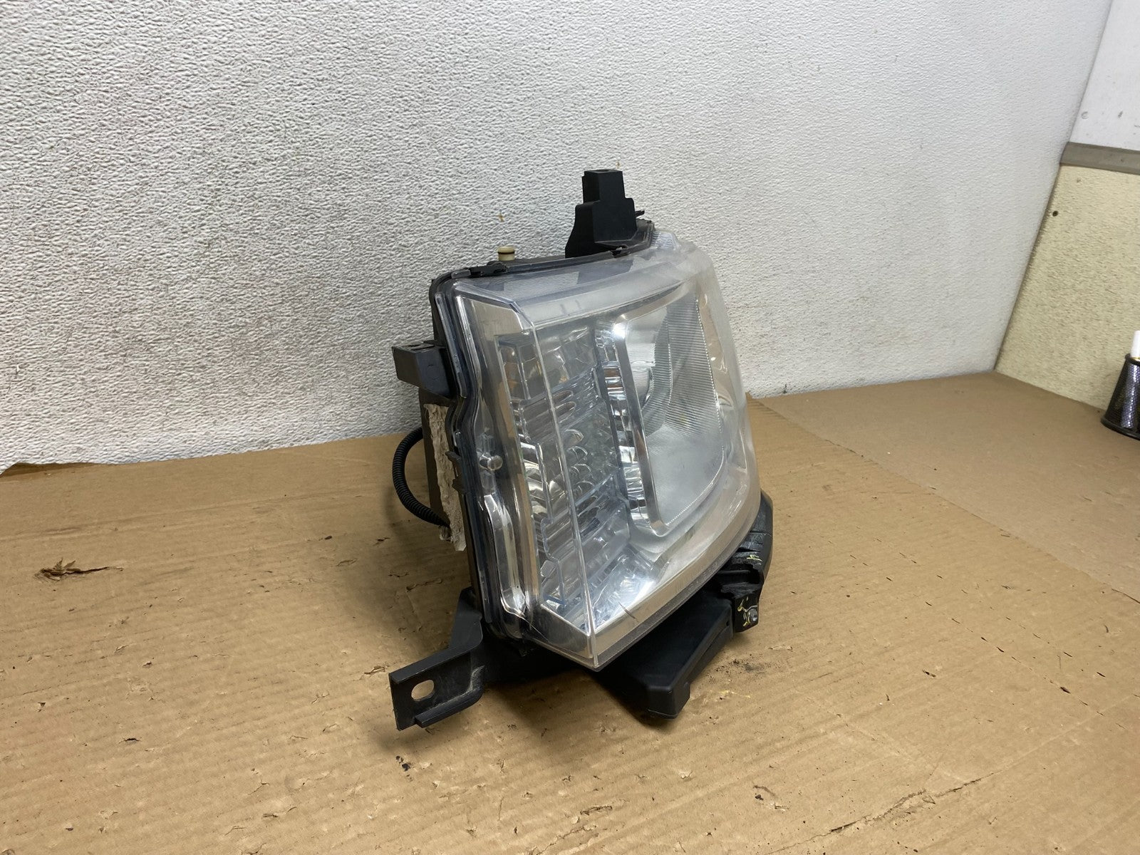 2009 to 2012 Ford Flex Left Driver LH Side Halogen Headlight AG8213 DW1