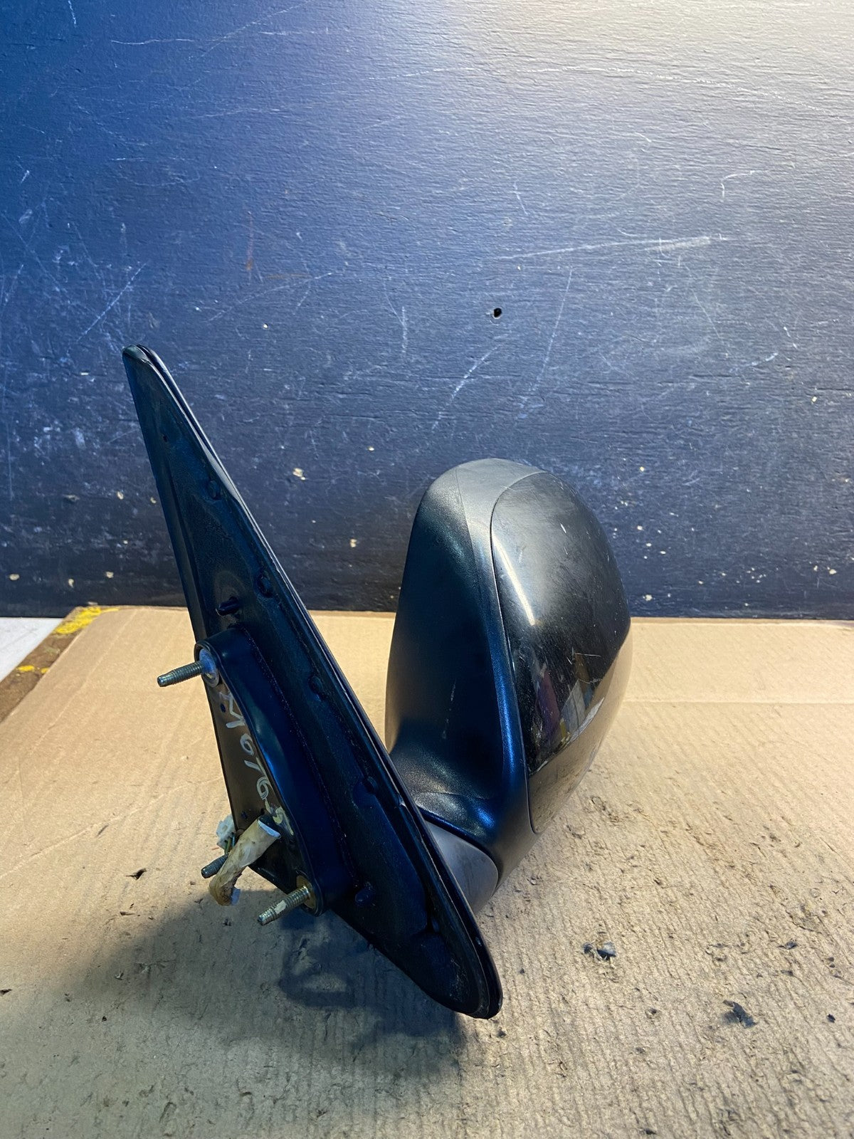 2001 to 2006 Toyota Sequoia Left Driver View Door Mirror OEM Z2124 MS1