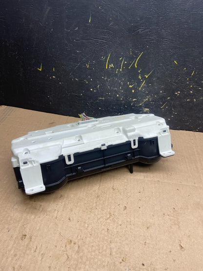 2006  Toyota Sienna Speedometer Cluster Gauge OEM Z1608 DG5
