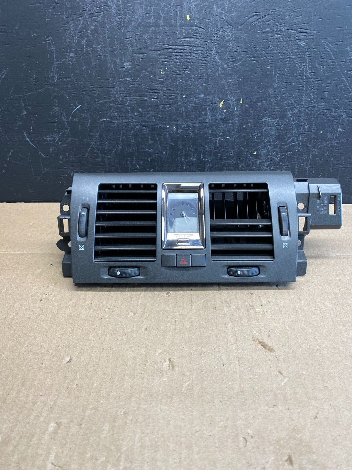 2006 to 2011 Cadillac DTS Dash Center Air Vent Heater Bezel ac6257 DG0