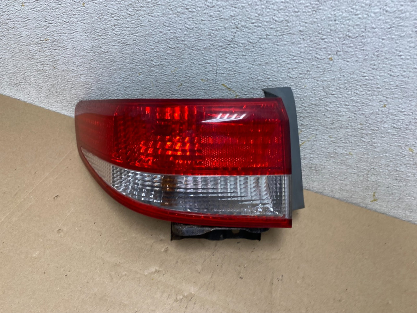 2003 to 2004 Honda Accord Sedan Left Driver Lh Side Tail light R8096 DW1
