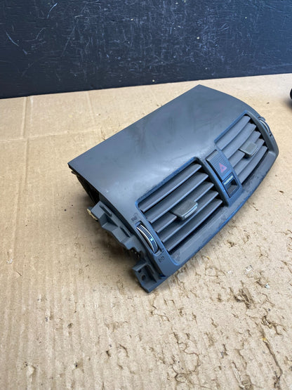 2009-2011 Kia Borrego Center Dash Hazard Air Vent Trim Panel 84740-2J50 AC4805DG3