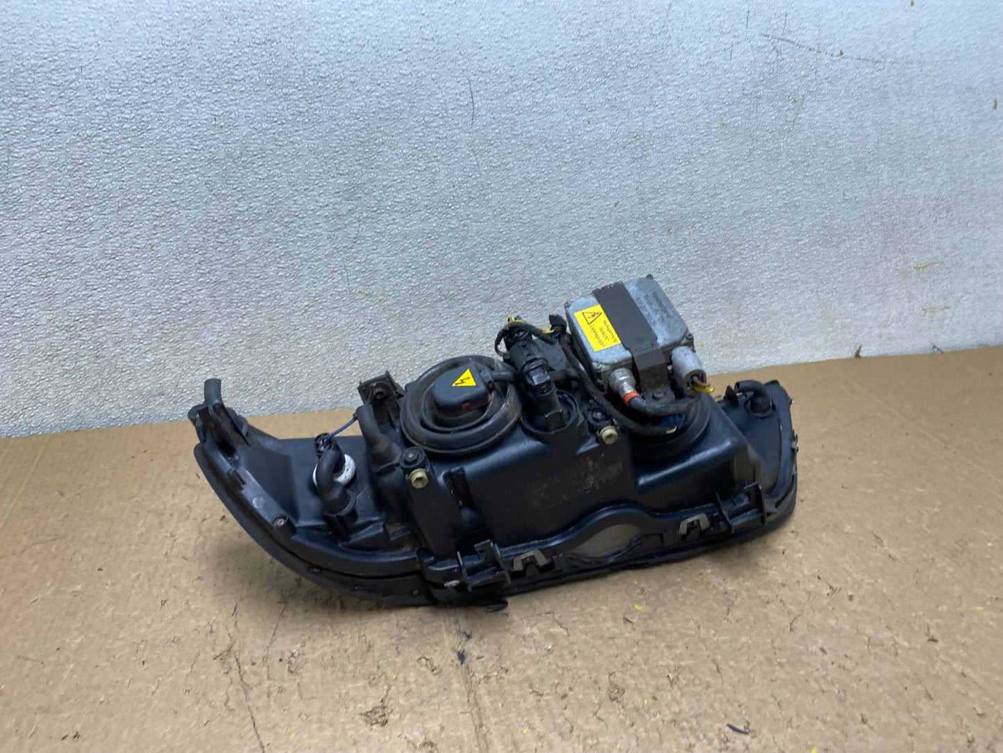 2001-2003 BMW E39 5 Series Headlight Right Passenger Side XENON OEM V3871 DW8