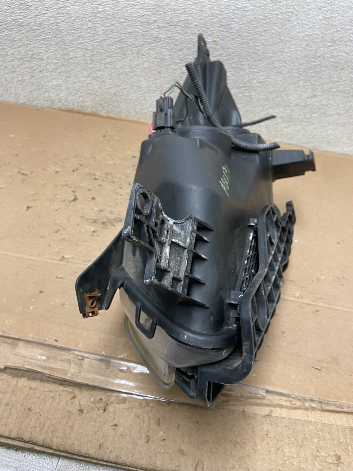2013 - 2016 Ford Escape Headlight Right Passenger RH Side Halogen AB0170 DW8
