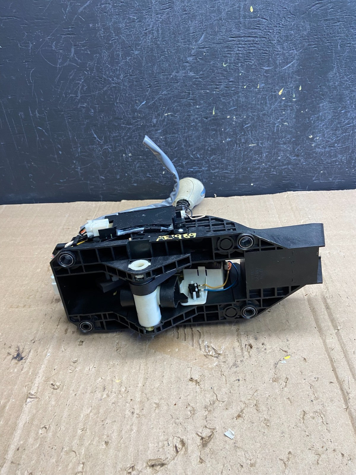 2011 - 2024 INFINITI QX80 QX56 AT Transmission Floor Gear Shifter w Knob AE19894