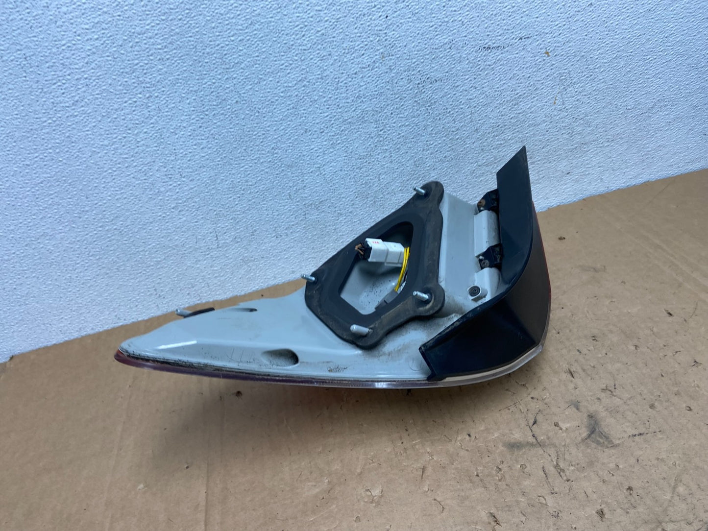 2009-2011 Hyundai Genesis Sedan Left Driver LH Tail Light AD3220 DW4