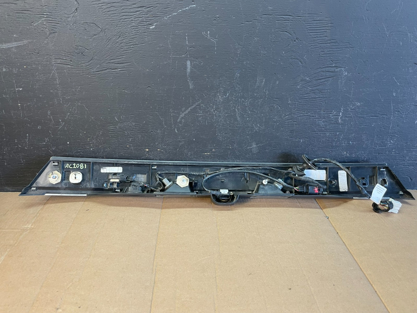 2011-2013 Jeep Grand Cherokee Liftgate Garnish Molding Trim W/ Camera AC2081 DG5