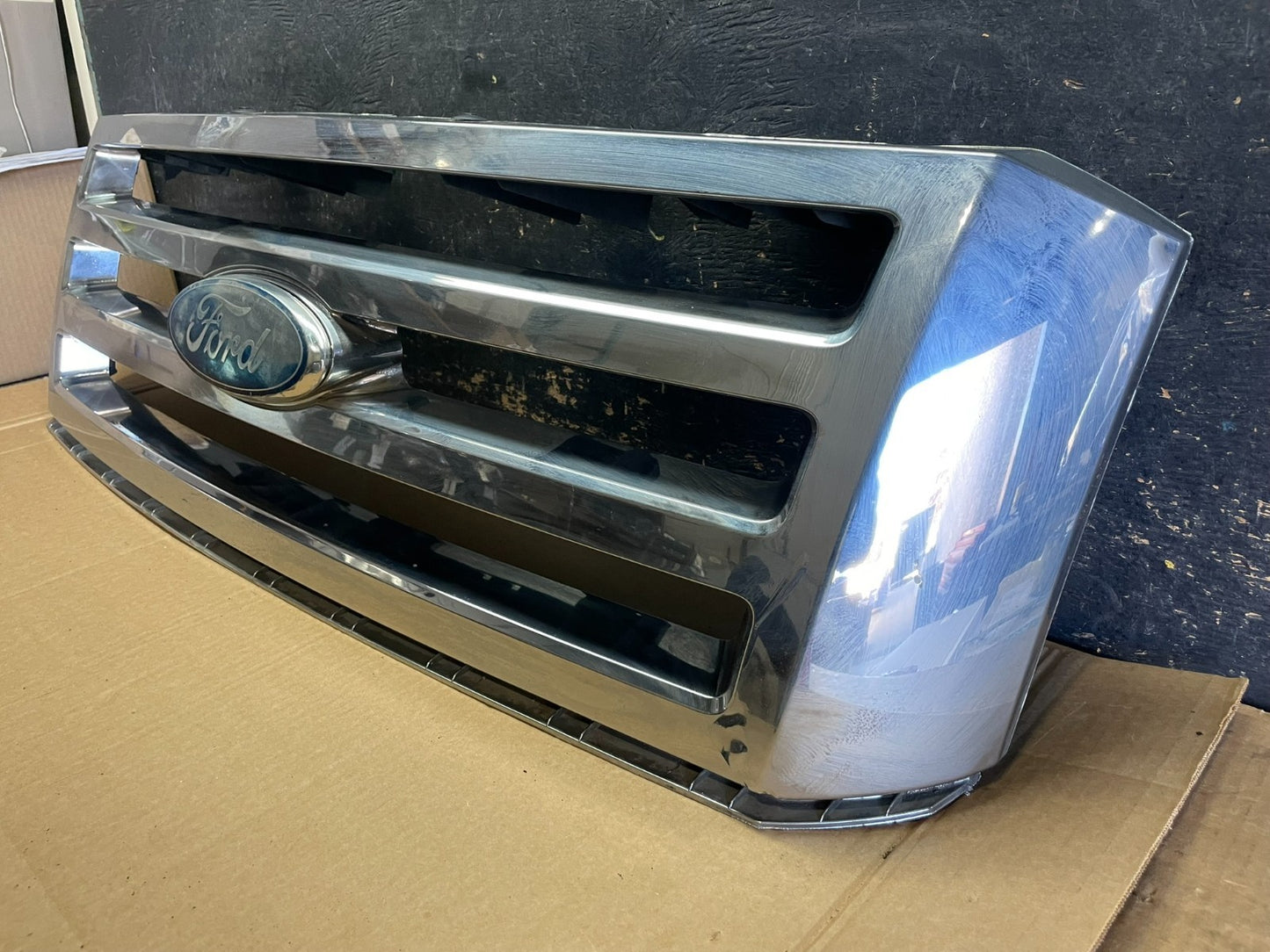 2007 to 2014 Ford Expedition Front Upper Chrome Grill Grille Oem AB2962 DG2