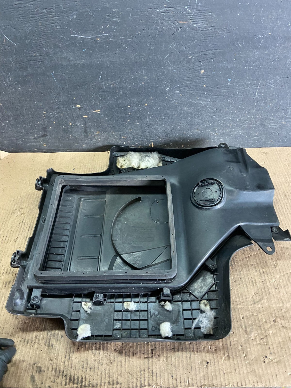 2010 2011 2012 Mazda CX7 CX-7 2.3L Engine Shield Top Cover O1033 DG6