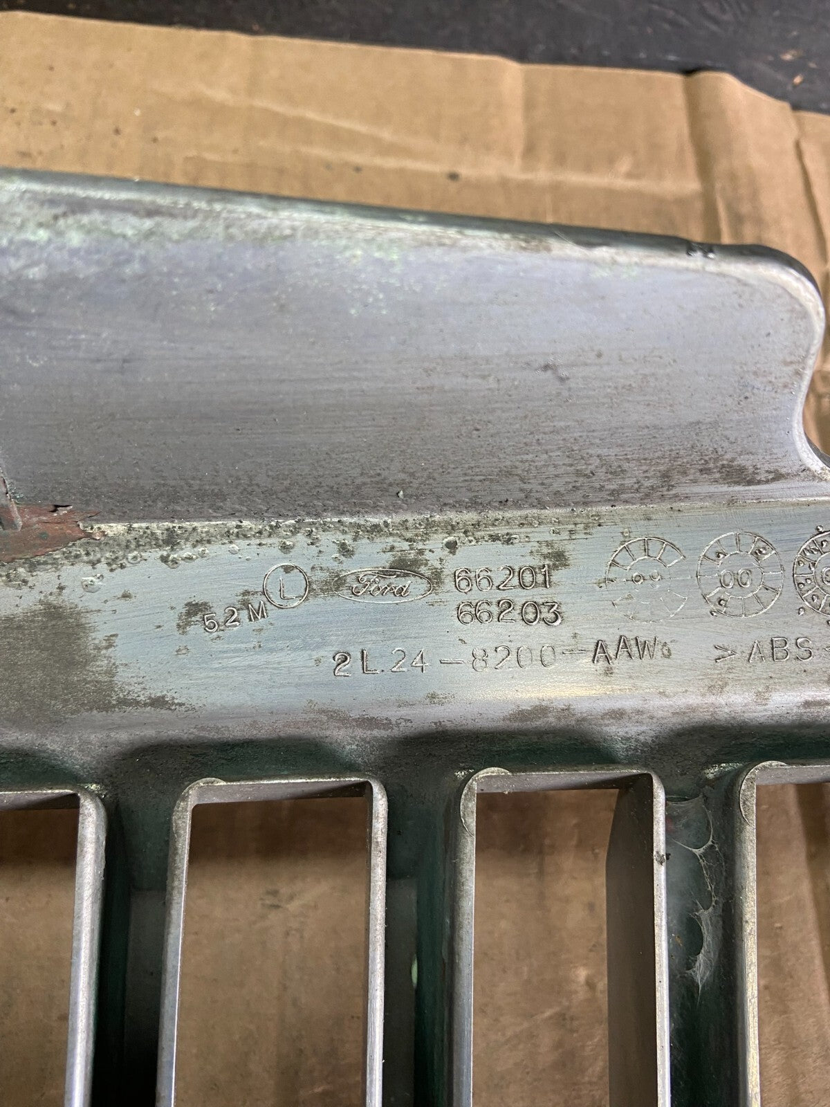 2002 to 2005 Mercury Mountaineer Front Upper Grill Grille Oem O3059 DG10