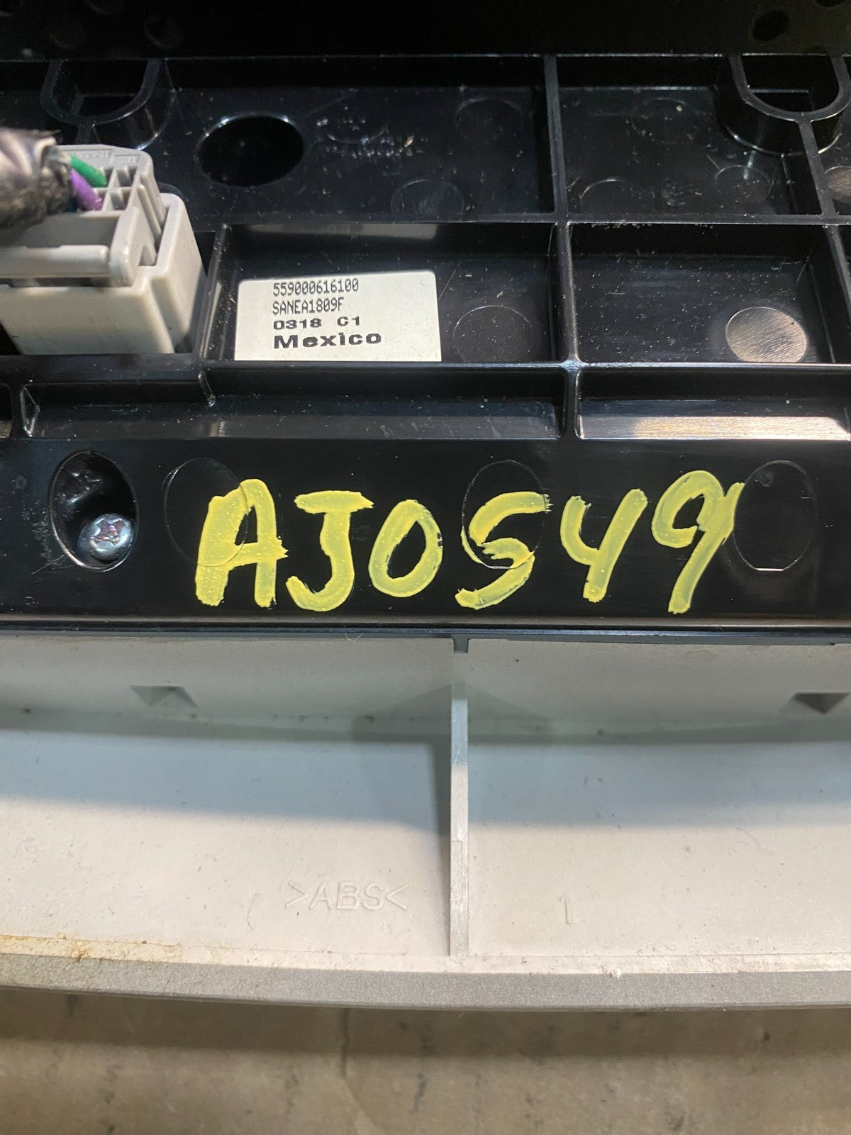2007 to 2009 Toyota Camry Radio CD Player Climate Control Bezel AJ0549 DG7