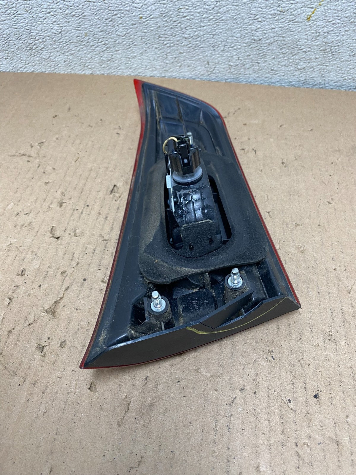 2010 to 2018 Mitsubishi Outlander Sport Right Inner Tail Light P9414 DW9