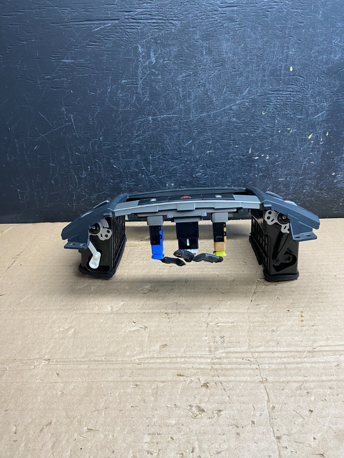 2007 to 2009 Hyundai Santa Fe Center Dashboard Radio Bezel Trim AF2053 DW3