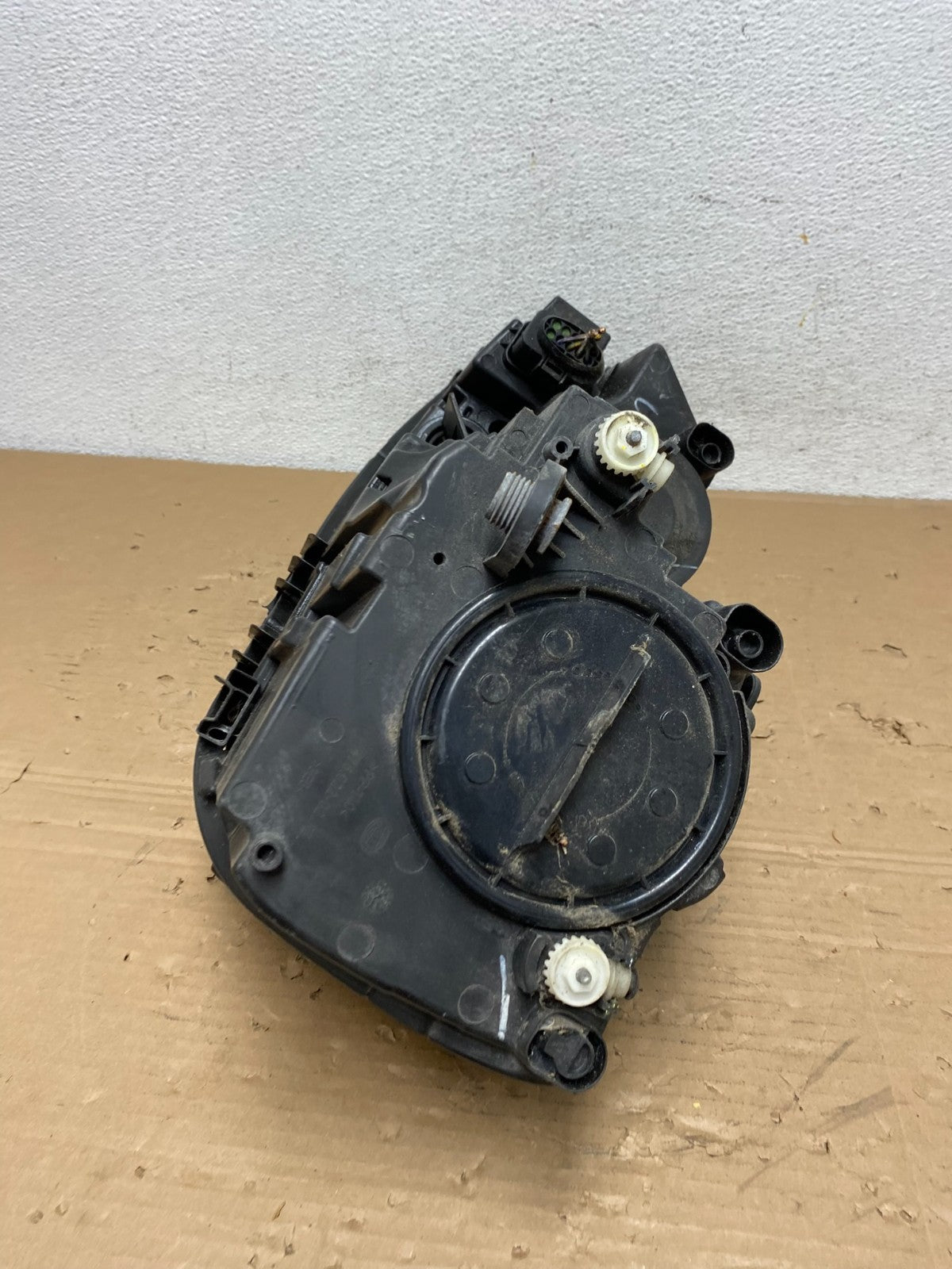 2011 to 2014 Volkswagen Jetta Right Passenger RH Headlight Halogen AD4340 DW5