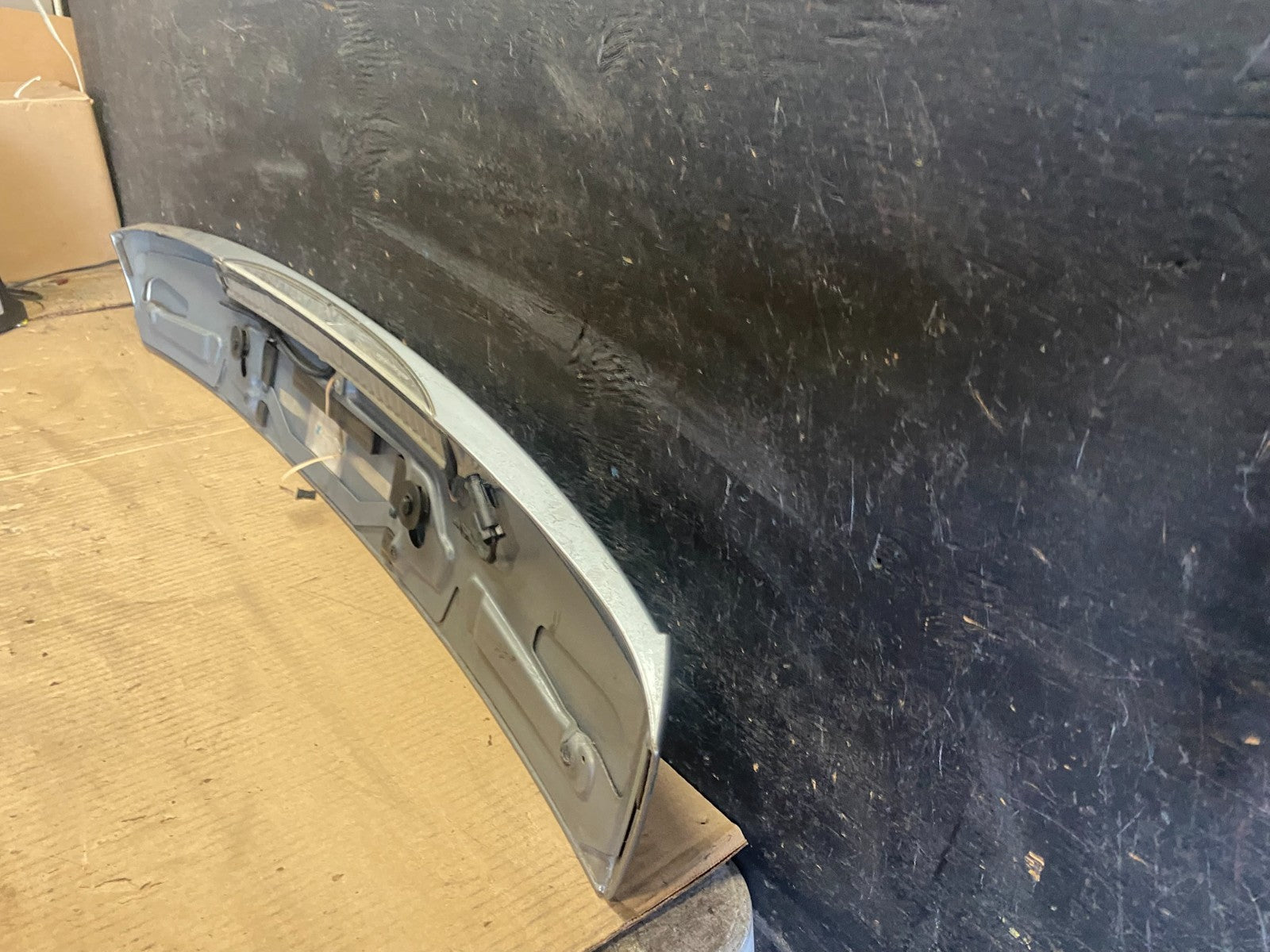 2006 to 2010 BMW 530i Wagon Trunk Hatch Spoiler OEM R5335 DG9