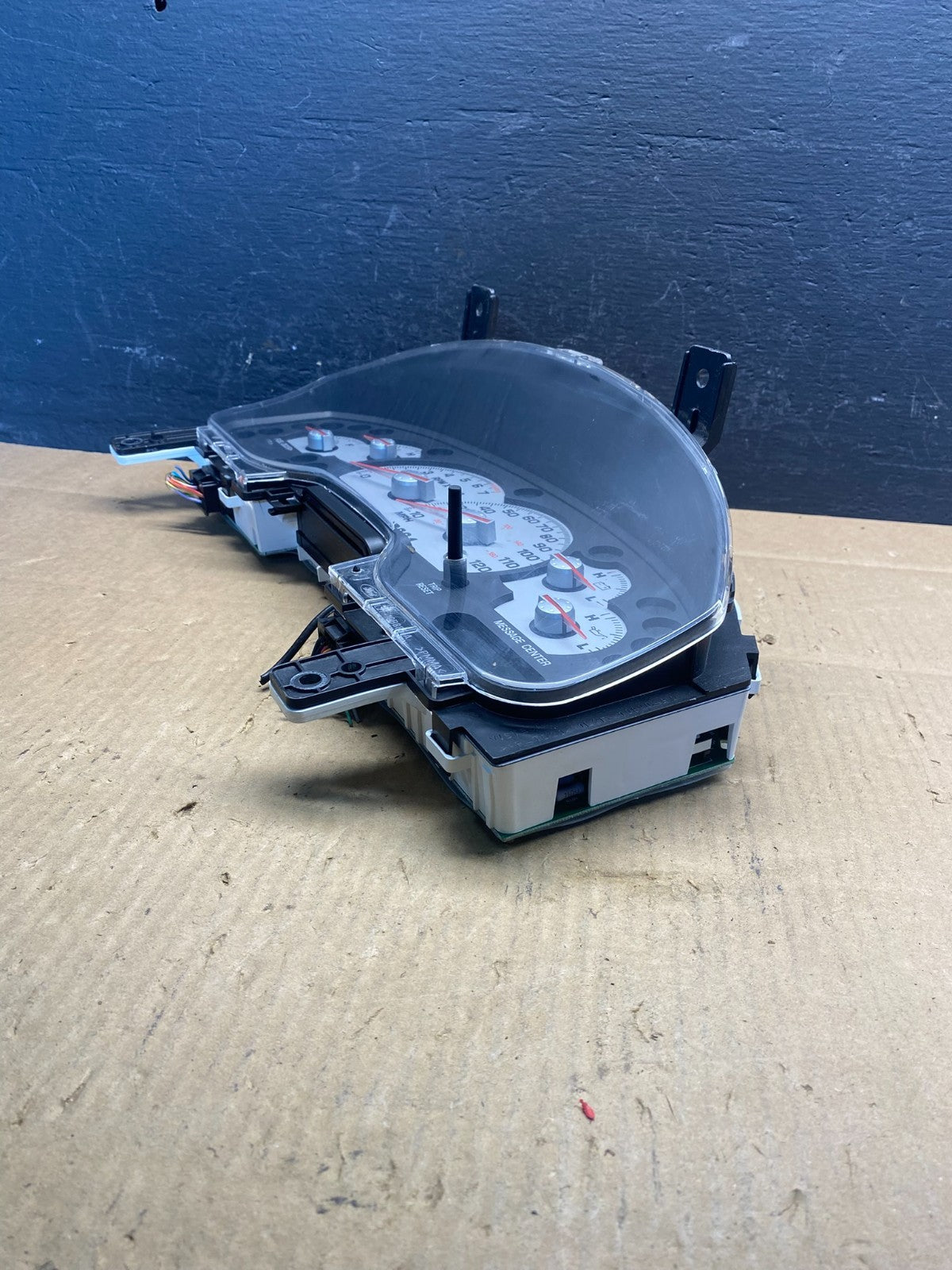 2004 2005 Mercury Mountaineer Speedometer Cluster Gauge AD1617 DG2