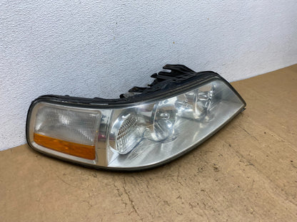 2005 to 2011 Lincoln Town Car Right Passenger Rh Side Headlight AD0691 DW2