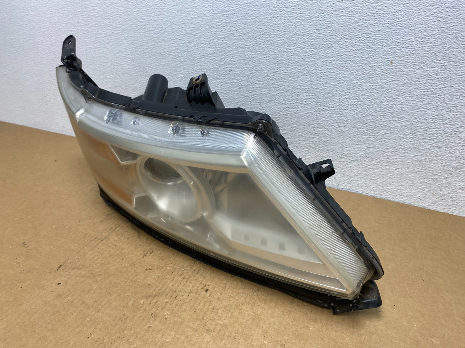 2011 to 2013 Honda Odyssey Front Right Passenger Headlight Halogen AC1791 DW1