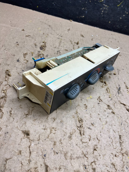 1996-2000 GMC Sierra  Yukon A/C AC Climate Control A/C U5729 DG1