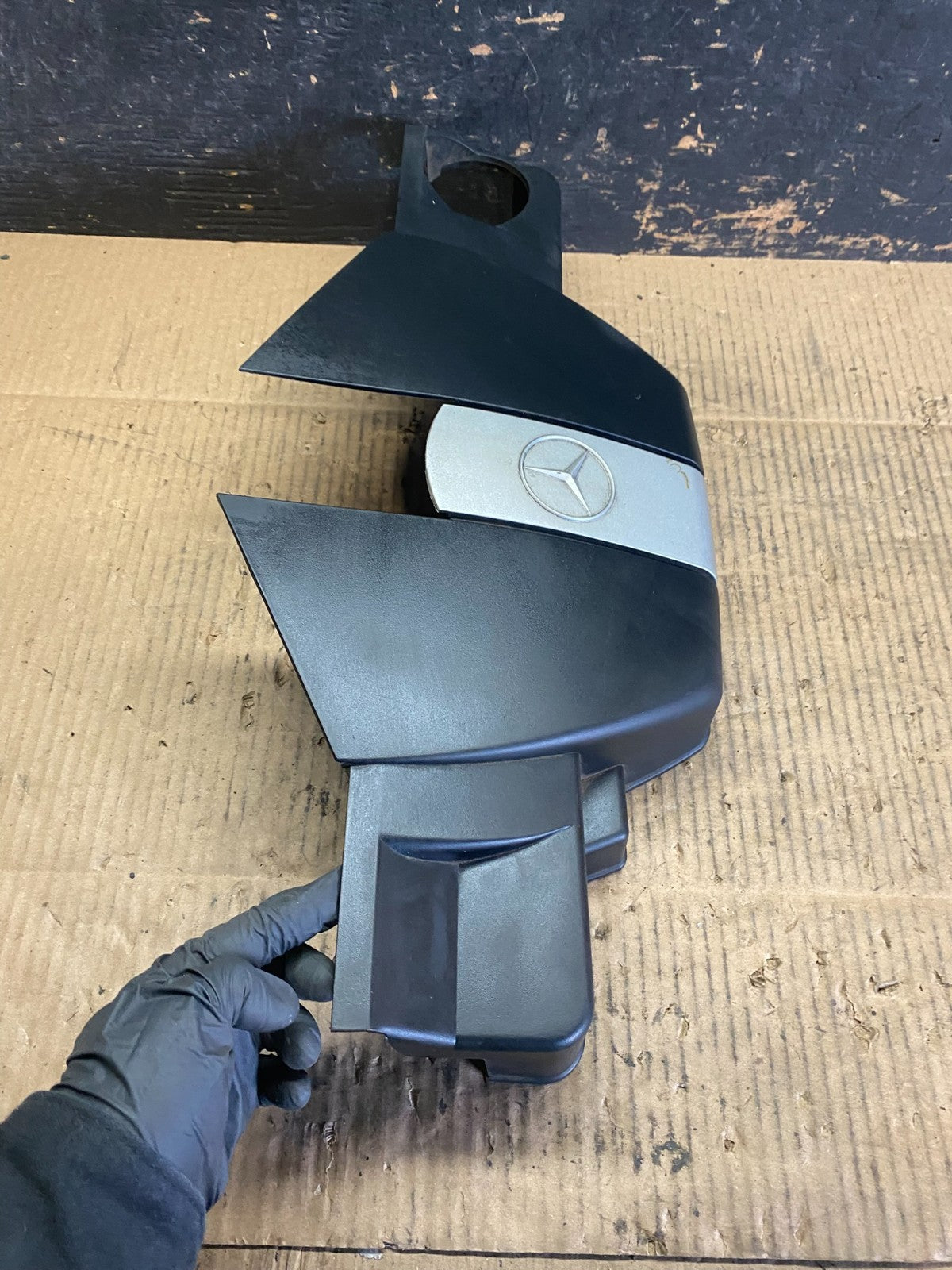 2002 to 2006 Mercedes C240 Engine Air Intake Cleaner Box t6775 DG2