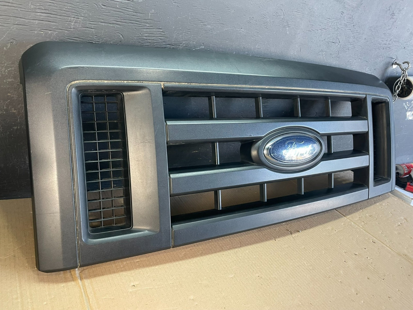 2008 to 2014 Ford Econoline E150 E250 Front Upper Chrome Grill Grille ae3599 DG2