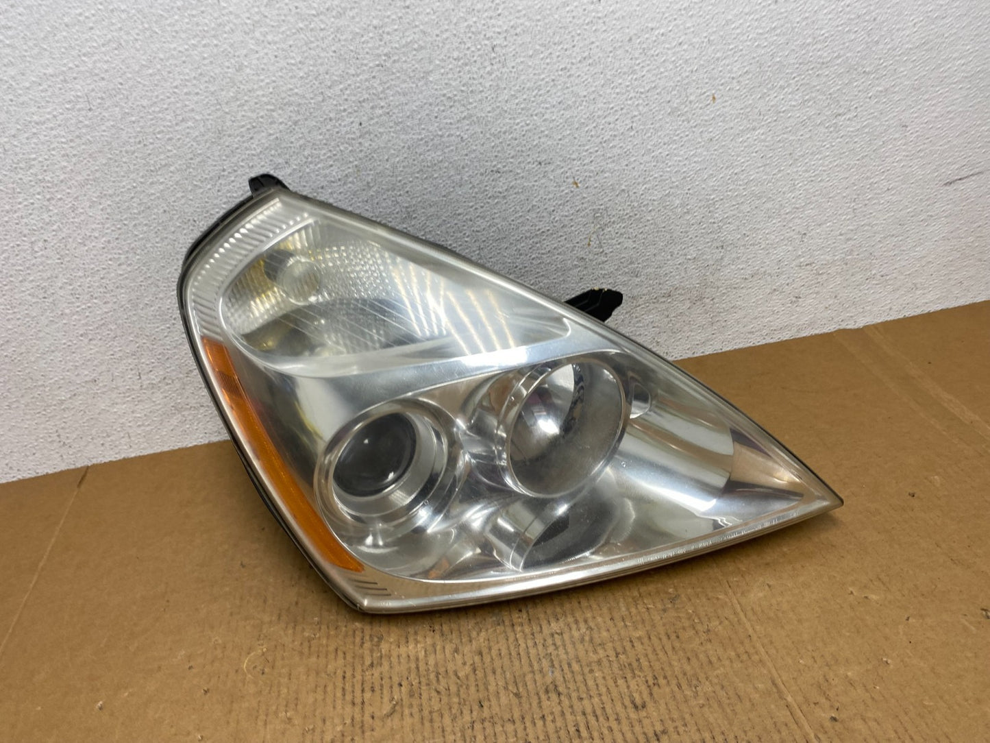 2008-2012 Kia Sedona Right Passenger RH Side Headlight Halogen AE0494 DW0