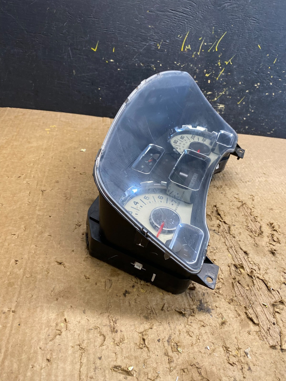2010 2011 Ford  Expedition Speedometer Cluster Gauge Oem Z9994 DG2
